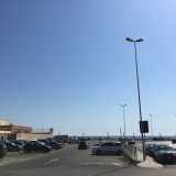 ... e accanto al Colombo parking (un parcheggio situato alla fine del Porto)...